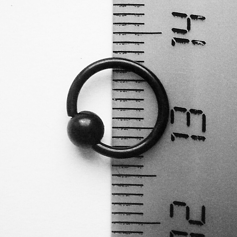 Кольцо сегментное 1,2 мм черное диаметр 8 мм (шарик 4 мм) для пирсинга. Медицинская сталь, титановое покрытие.