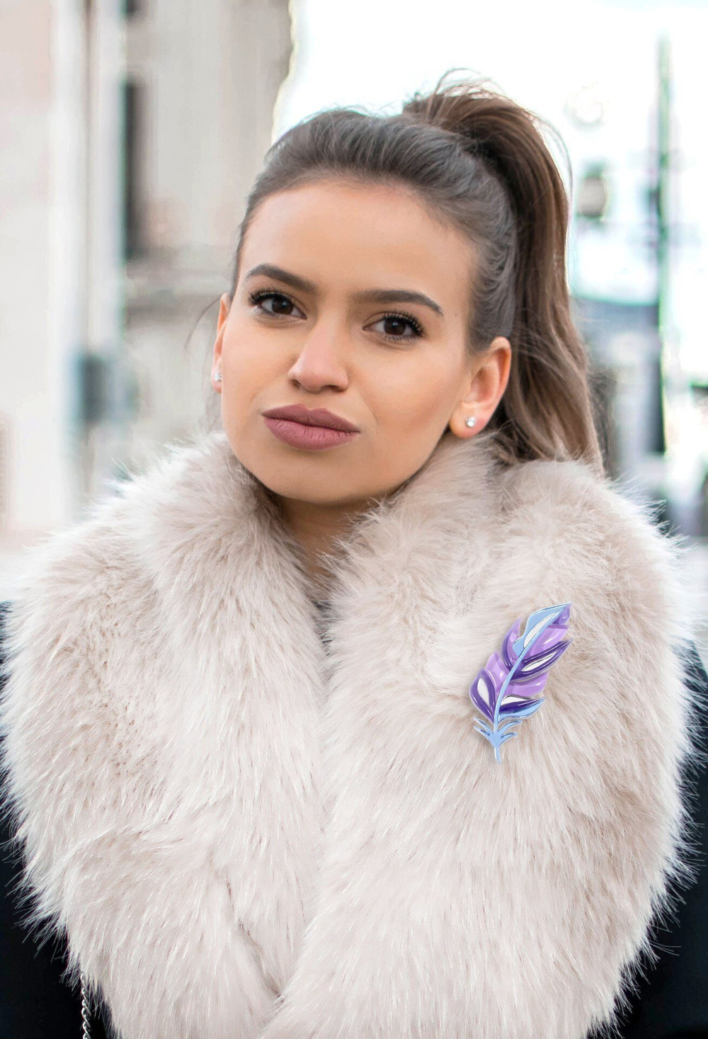 Перо желаний, brooch, Color