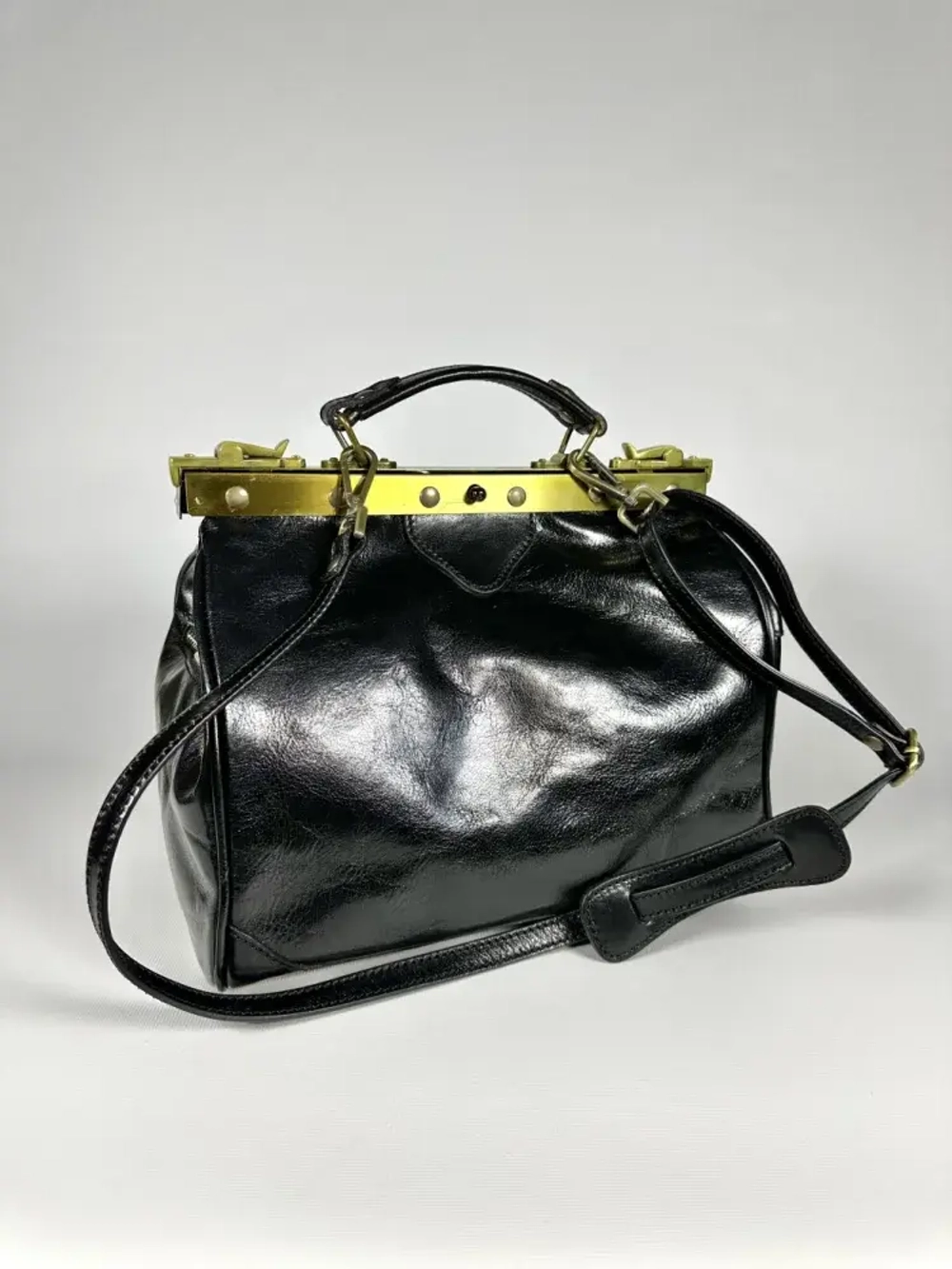 Ретро-саквояж из натуральной кожи черного цвета