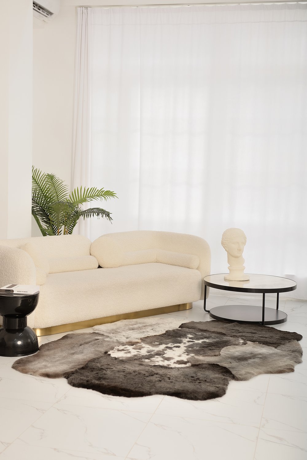 Ковер Мосси черно-белого цвета из шести шкур