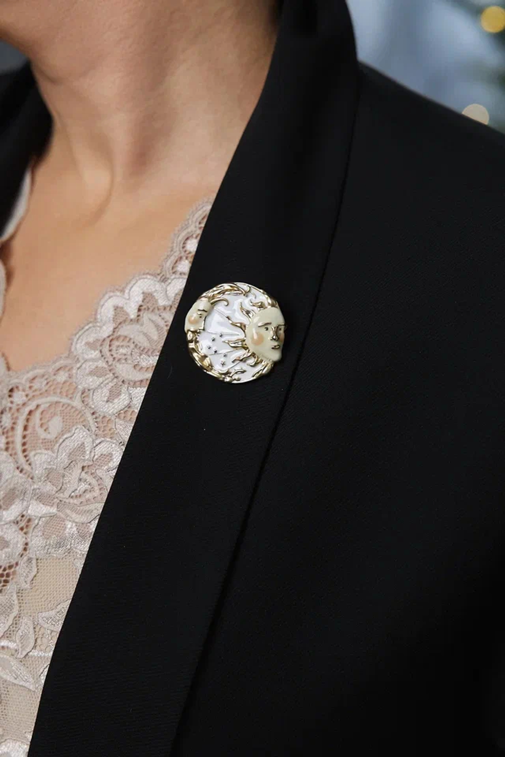 Брошь из бело-золотой эмали "Луна и солнце"