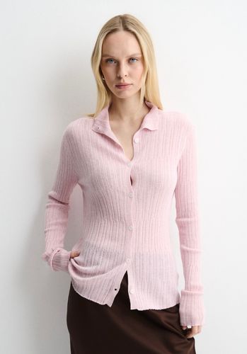 Джемпер с воротом-стойкой розовый