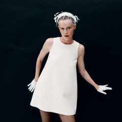 Объемный ободок с перьями, белый