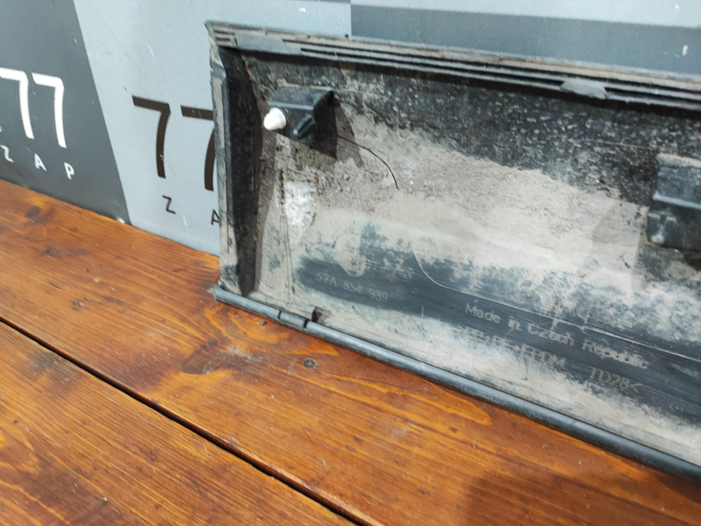 Накладка двери передней левой Skoda Karoq 17-нв Б/У Оригинал 57A854939