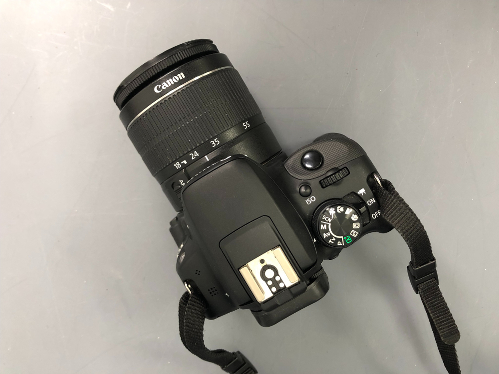 Canon EOS 100D Kit 18-55mm 3.5-5.6 III 5.300 кадров