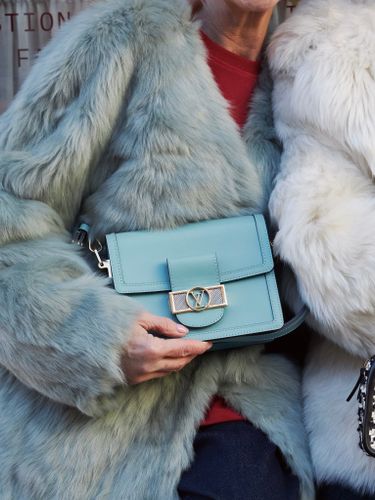 Мятная короткая шуба из овчины