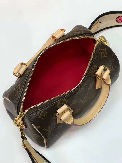Сумка Louis Vuitton Speedy с плечевым ремнем Monogram