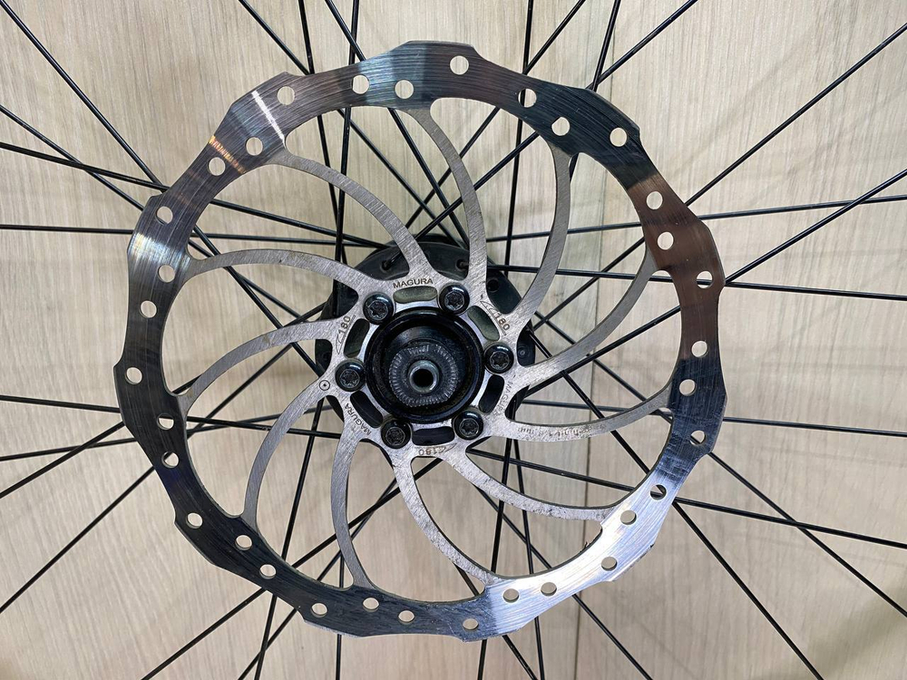 Колесо для велосипеда Commencal 26" (переднее)