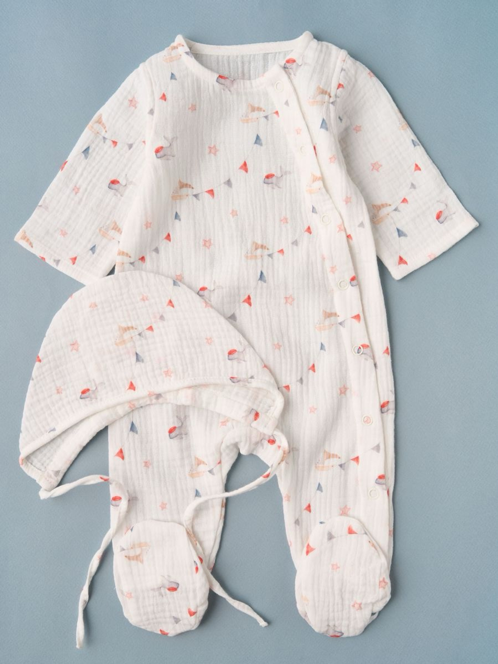Комбинезон и чепчик "Флажки, киты, кораблики", Крем