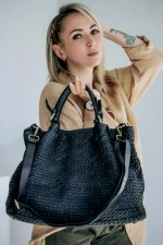 Женская плетеная сумка из натуральной винтажной кожи черного цвета