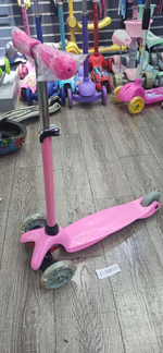 Самокат трехколесный, колеса PVC со светом 110мм, голубой, размер 52х10,5см, ручка металл.съемная