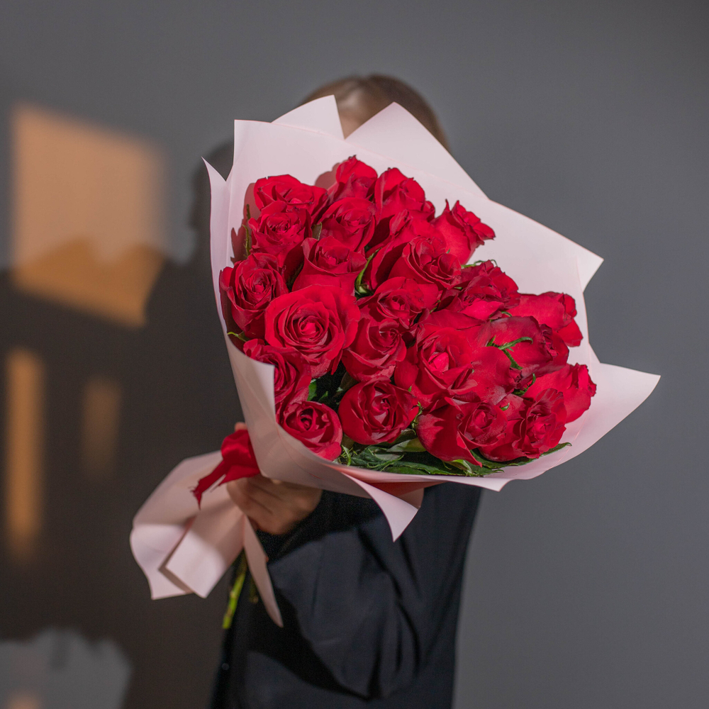 Букет 25 роз Кения 40 см в пленке розовые