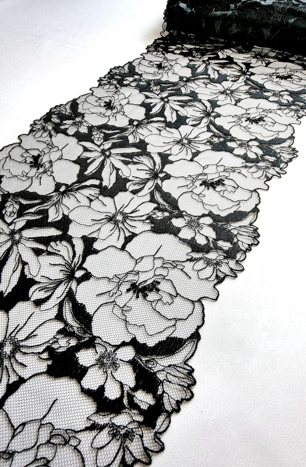 Вышивка на сетке черная К570