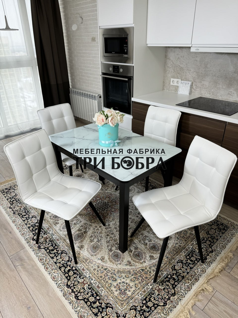 Стеклянный раздвижной стол "Итальянский мрамор" и стулья "ГУЧИ" белый