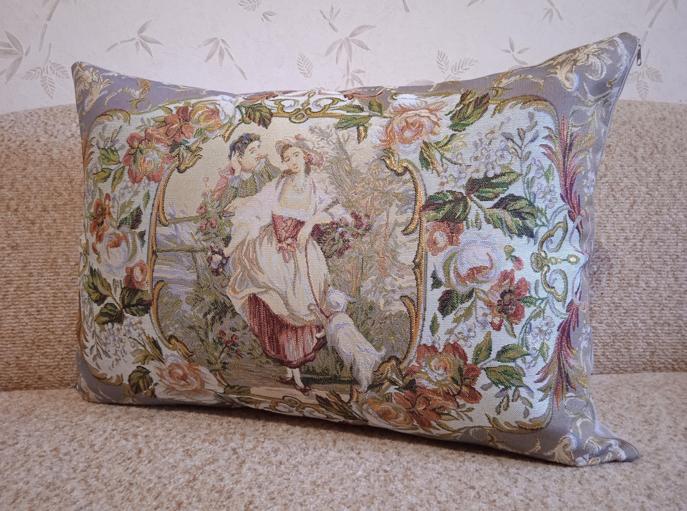 Декоративная гобеленовая наволочка для интерьерной подушки Свидание 68х47
