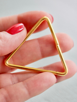 Основы металлические "Треугольники маленькие 5 см", цвет золотистый, неразъемные 5 штук /основа для декорирования металлический треугольник