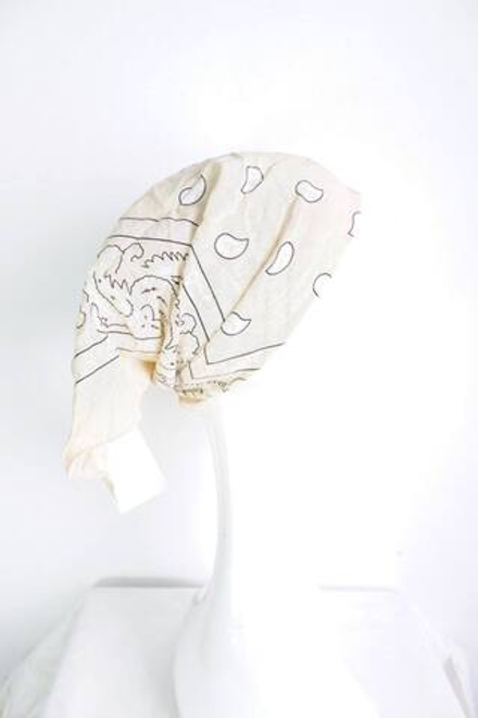 Косынка светлого оттенка