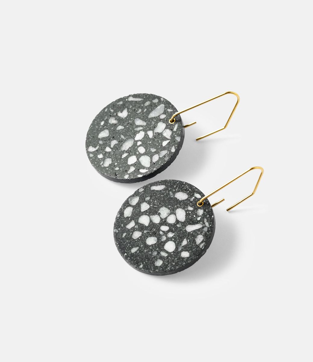 22 Studio Circle Earring Dark Grey — серьги из бетона