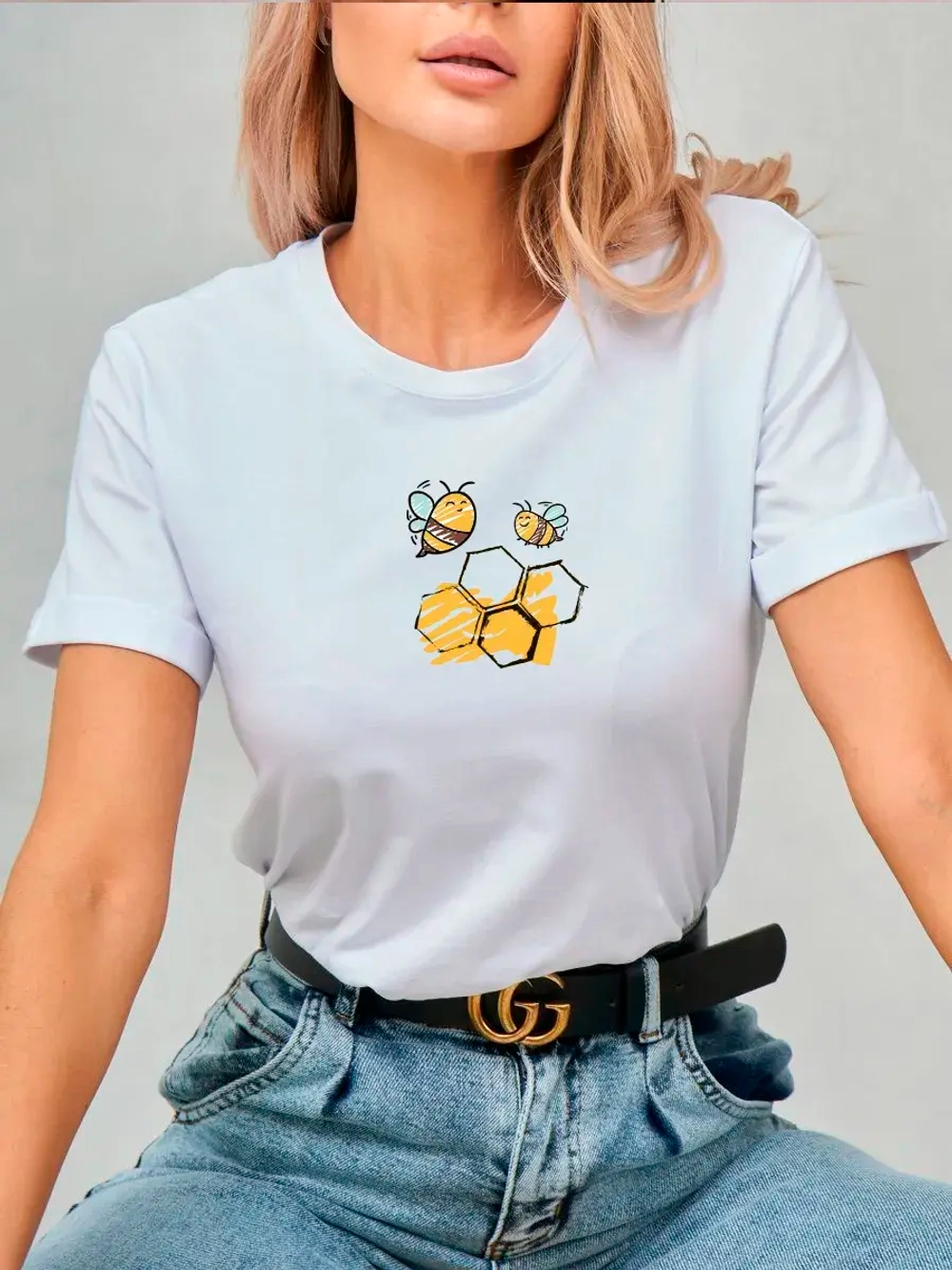 Футболка больших размеров с принтом соты и пчёлы