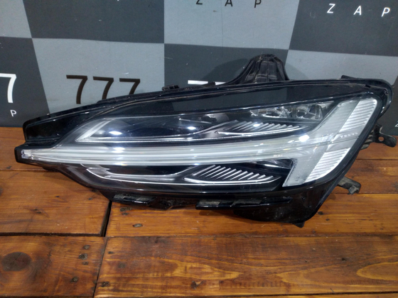 Фара левая Volvo S60 3 18-22 Б/У Оригинал 32314178