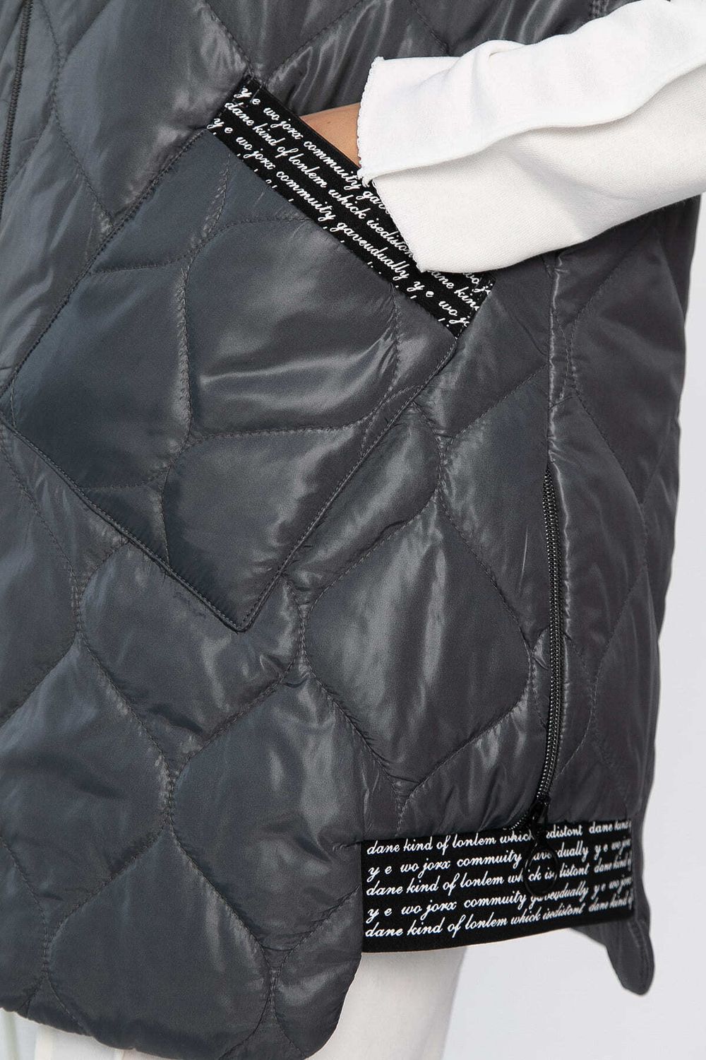 Жилет утепленный Дана Мур (графит) Б14310-18М LT Collection