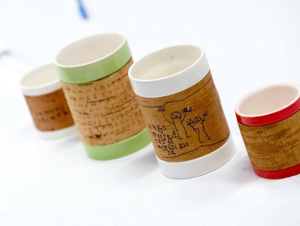 Кружка малая фарфоровая без ручки c берестой. Коллекция Onfim (Онфим)