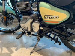 Royal Enfield Meteor 350 Aurora Green