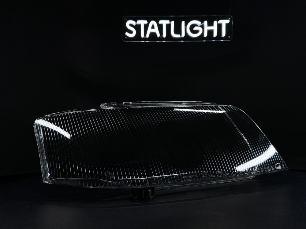 Правое стекло фары Audi A6 C5 1997-2001
