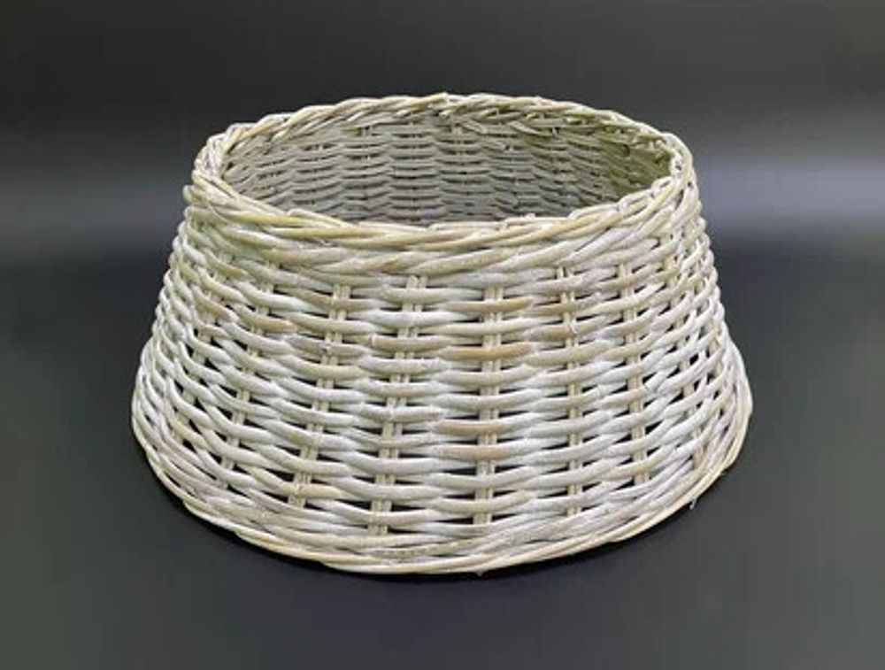 Корзина под елку (белая плетеная)