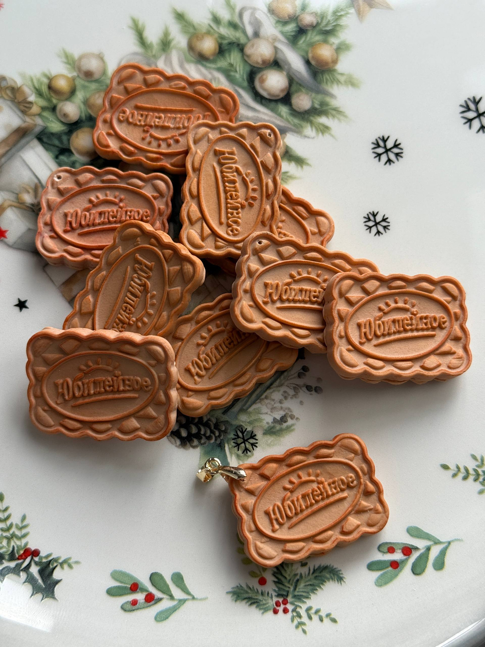 Подвеска "Печенье Юбилейное" ручной работы 25*30 мм (отверстие под бейл)