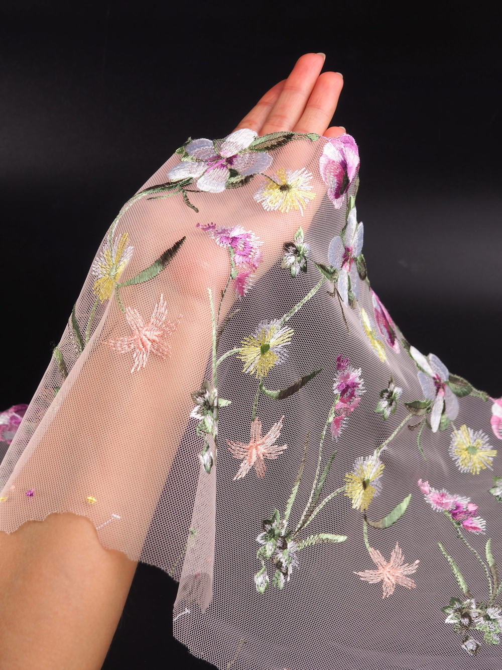 Вышивка на сетке пион с мультиколор неэластичная ширина 22 см (2 стороны)