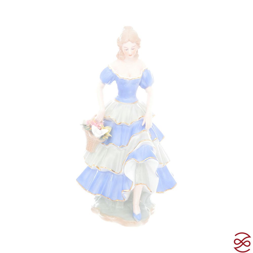 Статуэтка Royal Classics Девушка с корзинкой цветов 30 см