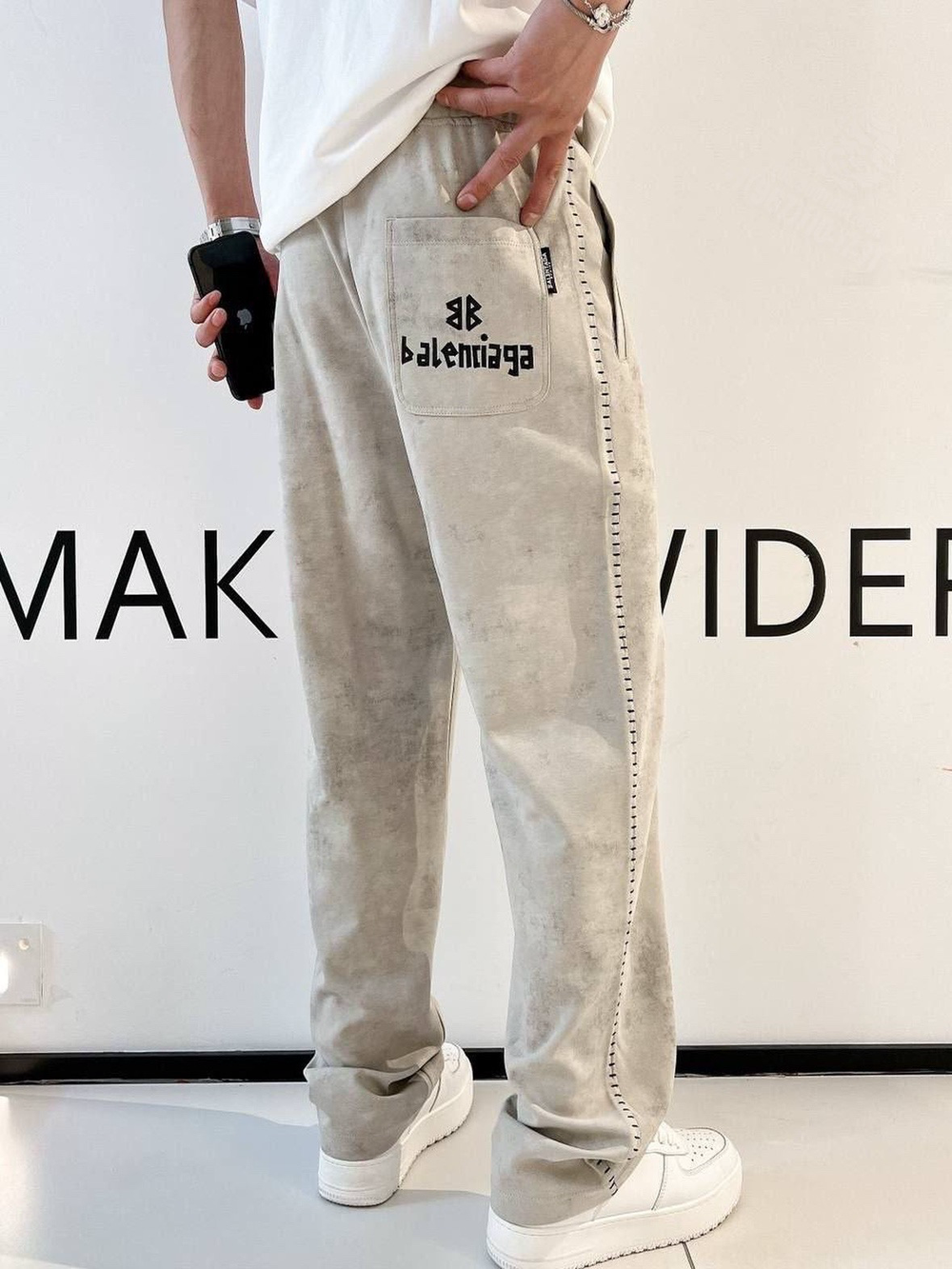 Спортивные штаны Balenciaga