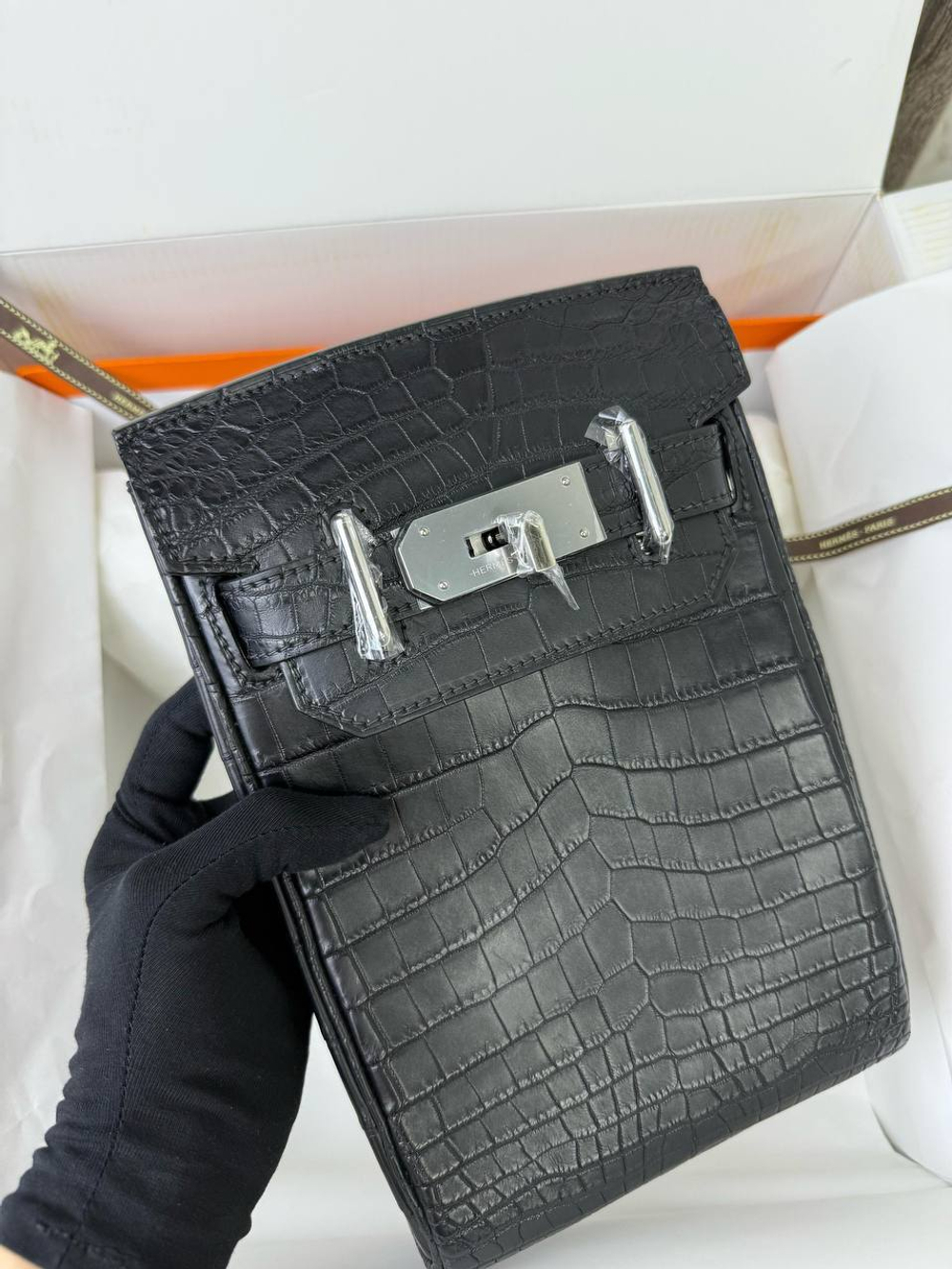 Сумка-мессенджер Hermes из кожи крокодила