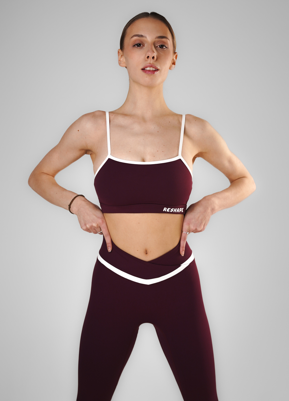 Базовый костюм для фитнеса c моделирующими линиями