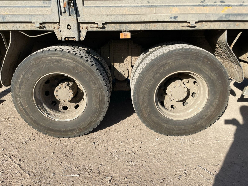 FAW J6 6x4 Бортовой с КМУ 78F302 (Дизельный, 11,1 л, 390 л.с., МТ)