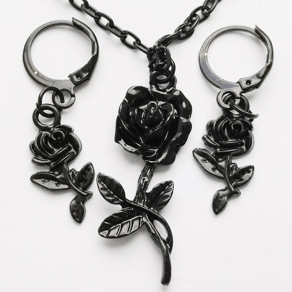 Набор украшений "Чёрная роза" серьги, кулон с цепочкой.