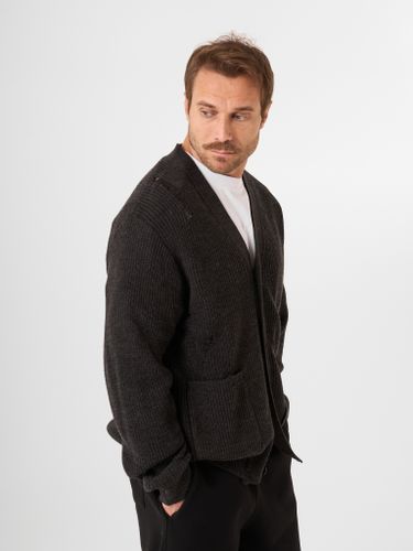 Графитовый кардиган с разрывами QWE