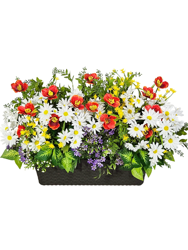 Ромашки и маки в длинном балконном ящике