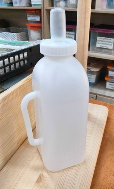 Бутылка с соской для выпойки телят, 2 л