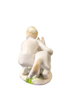 Фарфоровая статуэтка "Юный пограничник с собакой" ЛФЗ