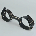 Черные кожаные наручники-фиксатор
