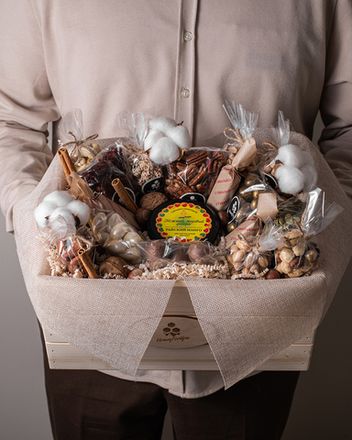 Подарочные наборы с орехами и сухофруктами