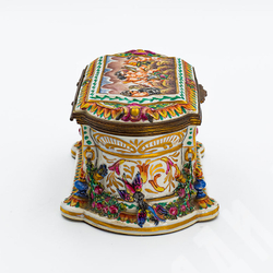 Фарфоровая шкатулка. Путти. Фарфор, ручная роспись. Италия, Каподимонте (Capodimonte), к. XIX в.