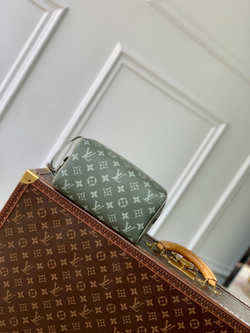 Louis Vuitton Locker Dopp Kit
