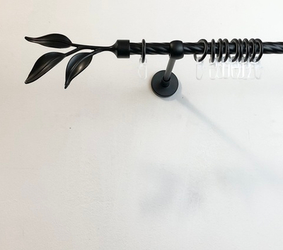 Карнизы кованые однорядные d16 мм с витыми трубами, цвет черный