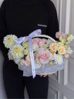 Корзина с нежными сборными цветами