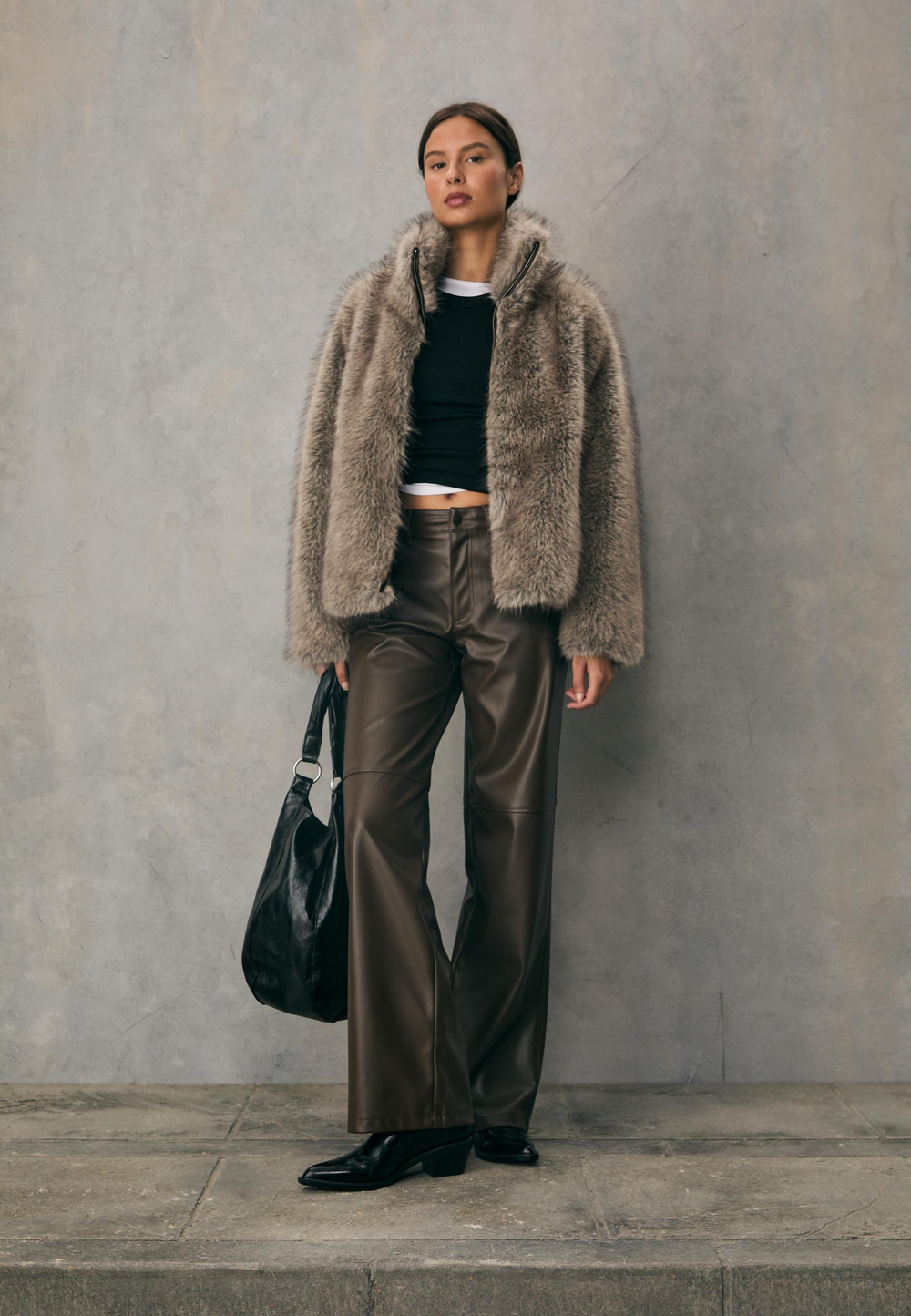 STRADIVARIUS Шуба из искусственного меха с высоким воротником, бежевый