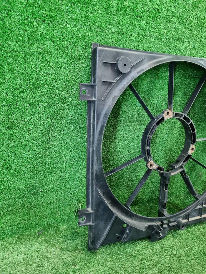 Диффузор вентилятора SEAT Leon (2005-2012)