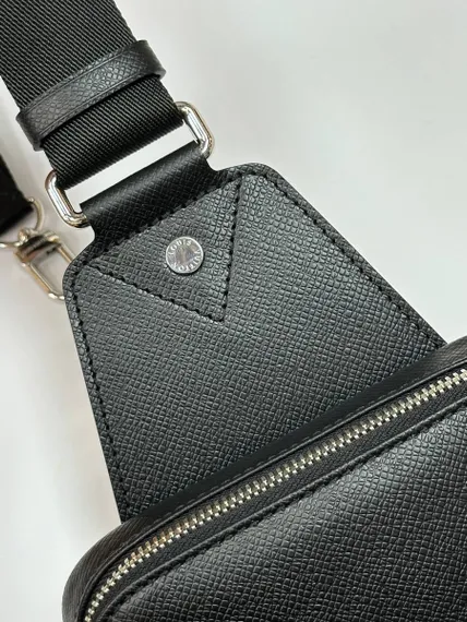 Сумка-слинг Louis Vuitton Avenue LV кожа Taiga Black
